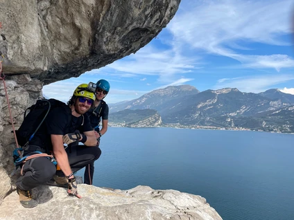 Klettern in den Felsen des Gardasees mit einem Bergführer 3